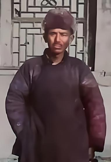 谁能想到，一个让日寇闻风丧胆的“双枪悍将”，没倒在敌人的重机枪下，却栽在了自己掏