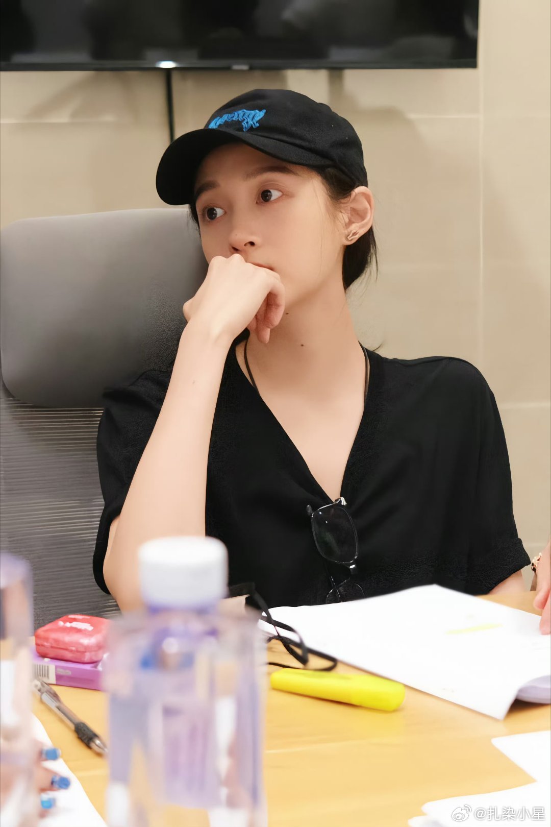 关晓彤四登白玉兰了，认认真真做准备的小女孩呀期待今晚美美的晓彤！！张凌赫关晓彤是