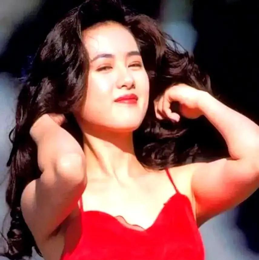 1996年，王晶用一套房的钱，买断了李丽珍的后半生。那400万港币片酬，不