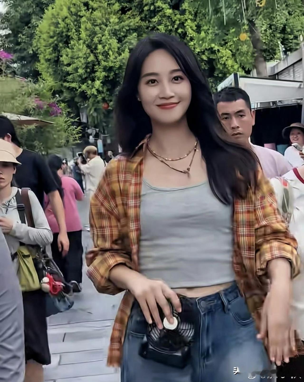 蓝盈莹是内娱最让我搞不懂的人她说她会是一个很好的妈妈，一定会生孩子，也会结婚