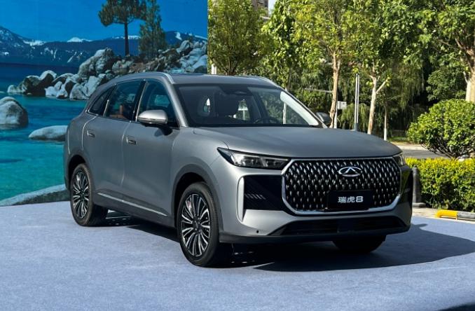瑞虎8冠军家族上市：10万级燃油SUV，开始用智驾反杀奇瑞这次一口气推了三款瑞