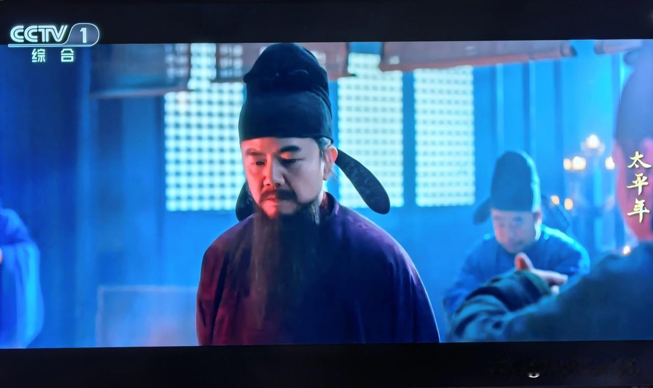 知道央一牛，平日扳着面孔居高临下，但这样让《太平年》不上不下有点不厚道。央一播