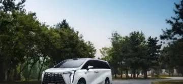 这就是赤裸裸的现实，现在买车:50%的人——买混动车30%的人——买纯油