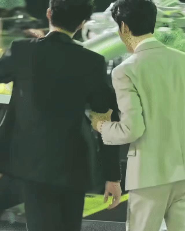 可把刘宇宁给忙坏了星光大赏乐子还在回味