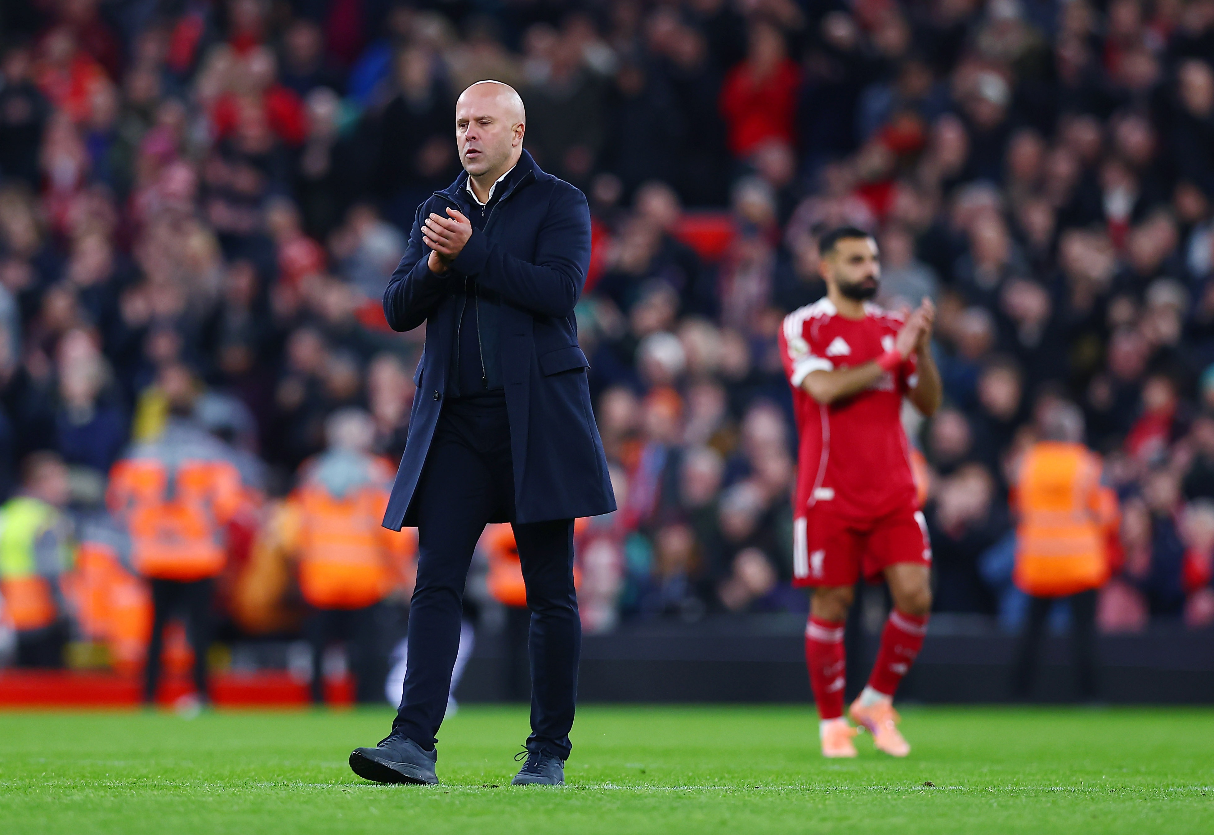 内维尔: 利物浦的情况令人非常担忧, 斯洛特需要推倒重来