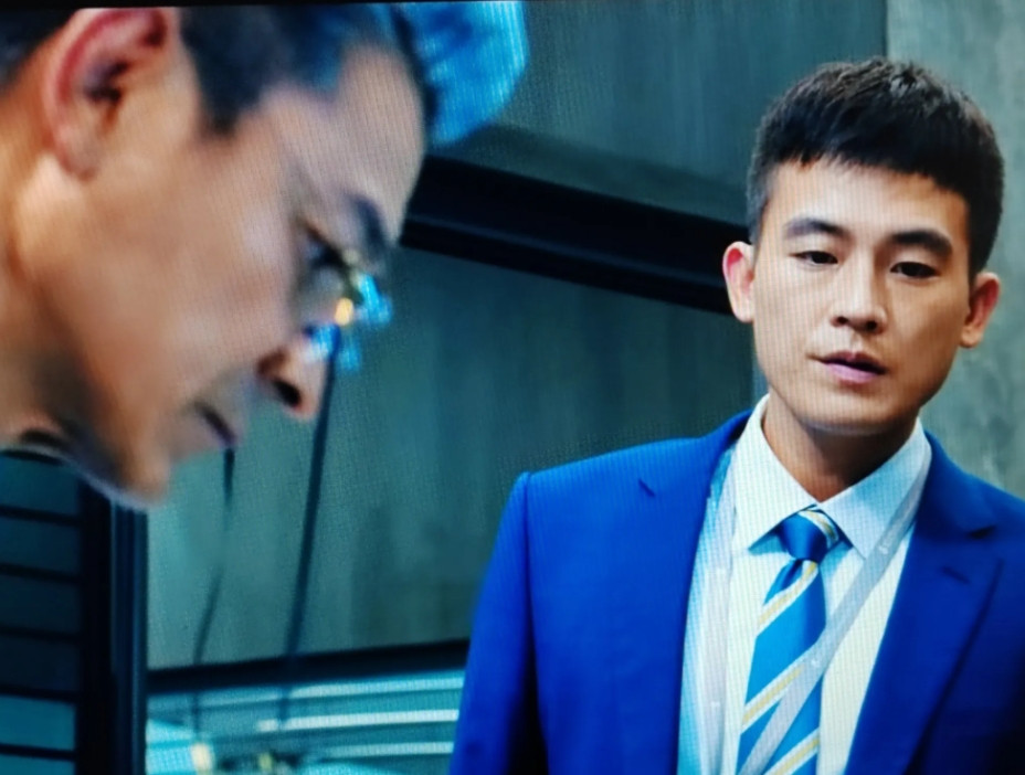 看了一下《猎金游戏》邱礼涛执导，刘德华、欧豪、郑则仕、倪妮、黄奕主演，有句台词正
