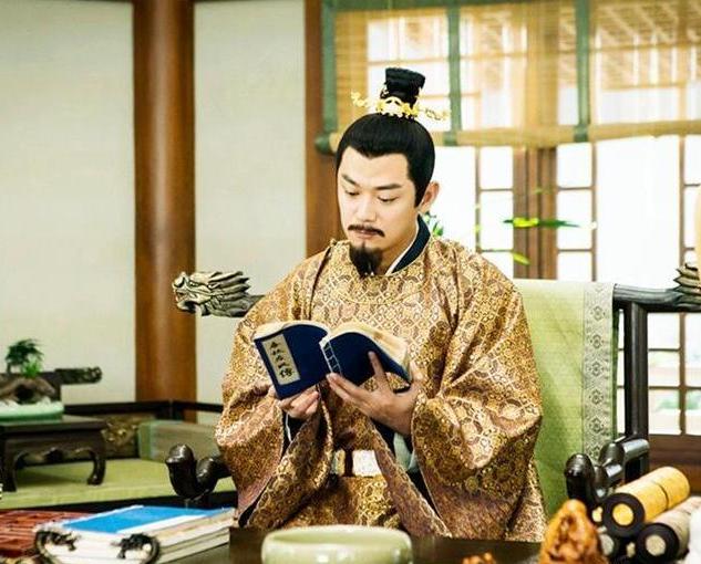 太皇太后高滔滔发现小皇帝宋哲宗的书桌太旧了，就让人换了一张新的。想不到，几天后，