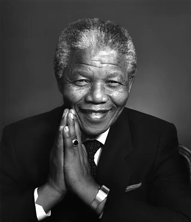 曼德拉最终是胜利了，这在反对种族歧视上青史流传，但看看现在的南非衰落到何种地步了