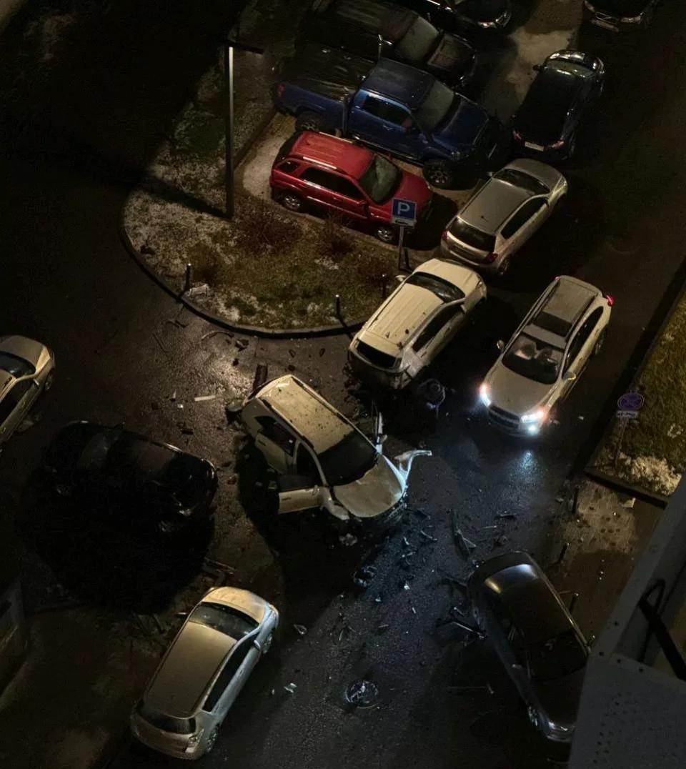 塔斯社报道，莫斯科再次发生汽车炸弹袭击。当地时间24日，莫斯科市警察总局宣称