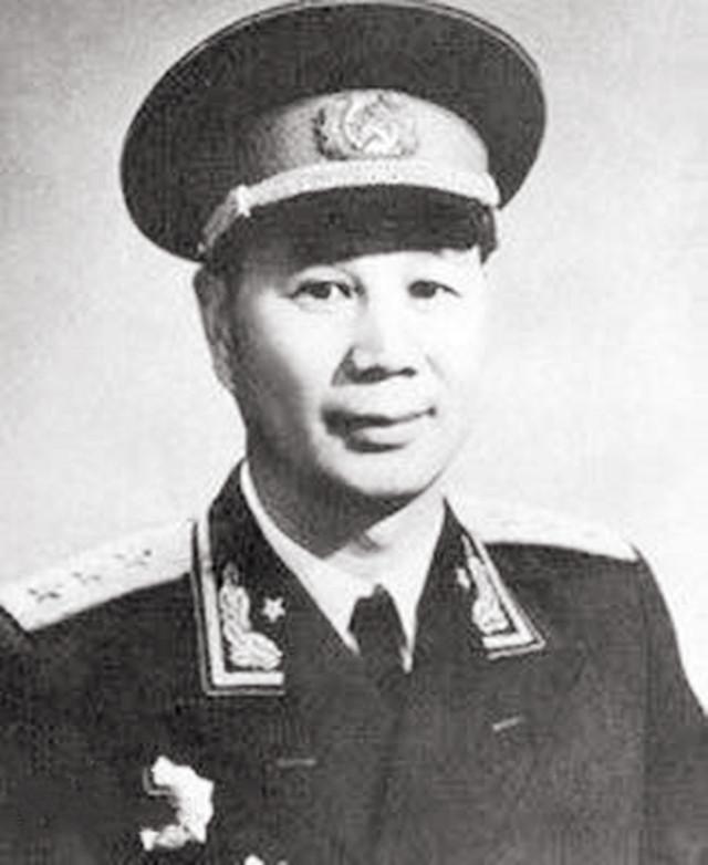 1939年，晋察冀军区内，杨成武正带领着一支八路军小分队向南撤退。前方不远处，一