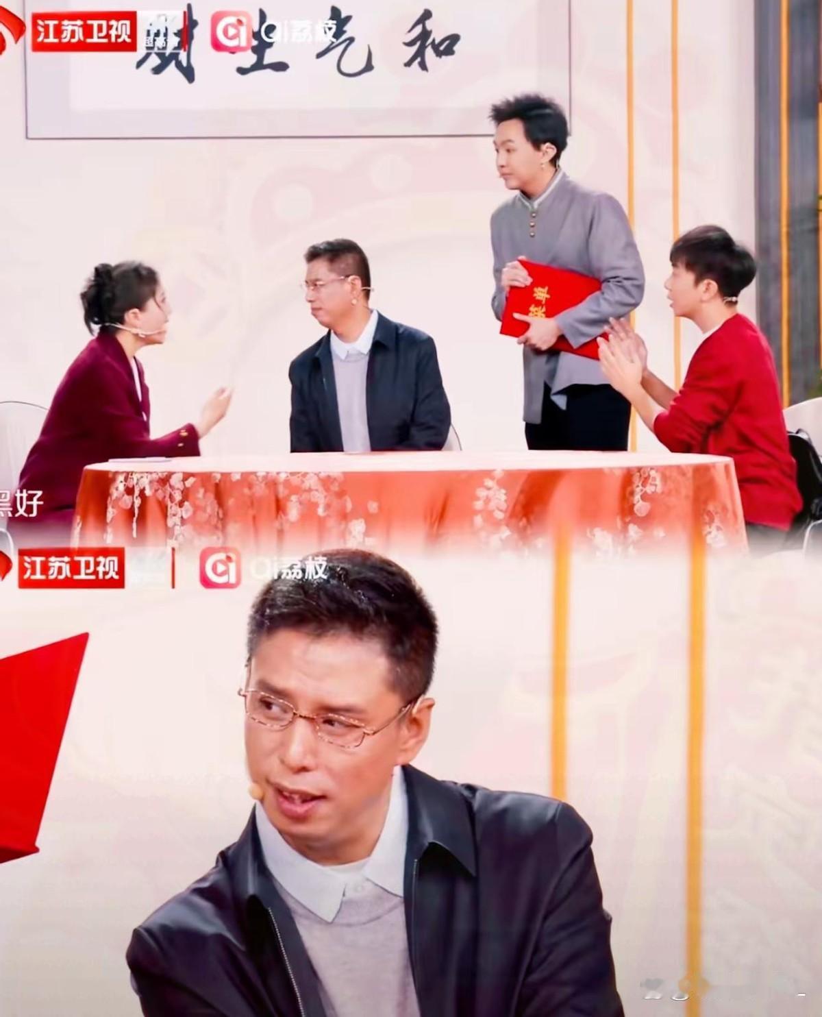 贾旭明演完，台下开始算他下次什么时候能上台。江苏卫视的舞台，他把身边那些烂糟的