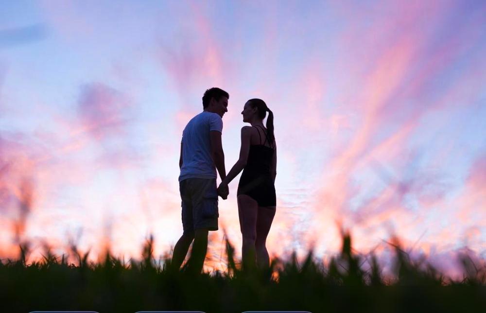 我是一个有家室的人，最近我喜欢上了厂里的一位少妇。这位少妇大约三十来岁，身材高挑