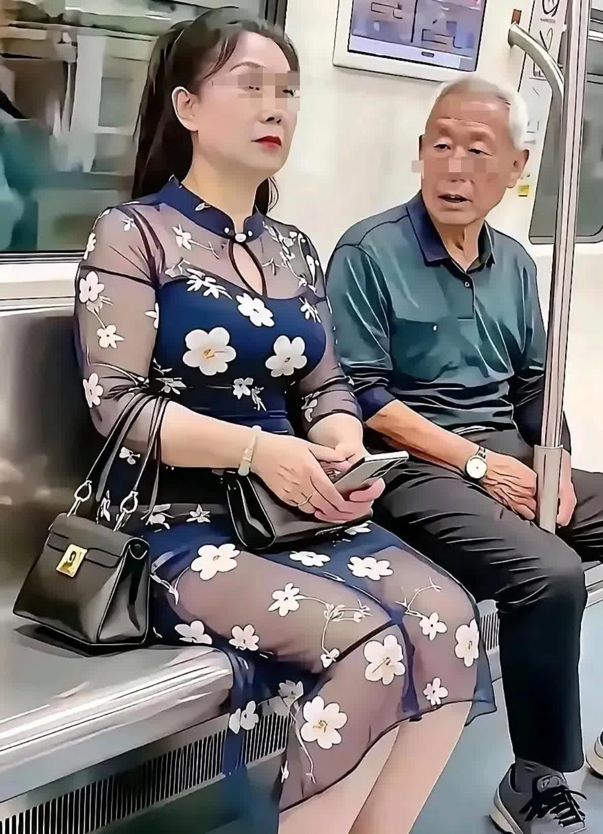 女子已经是徐娘，因为长的太漂亮。老头一直在欣赏，…………………………