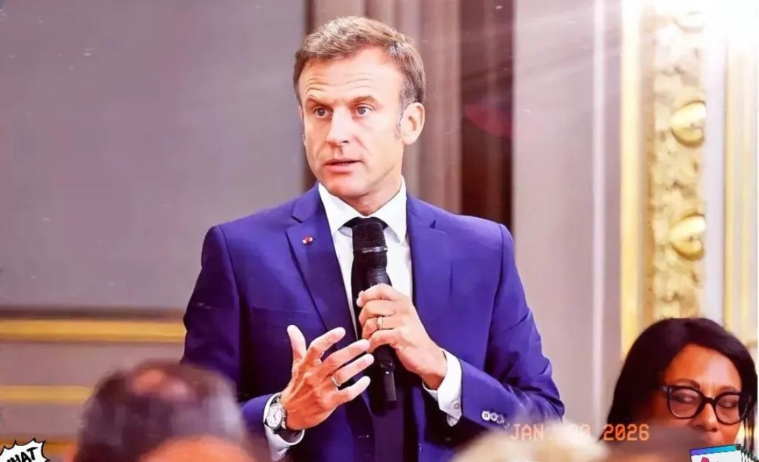 看着英国首相带着60多号大老板直奔北京连芬兰都抢着来“挂号”法国这回是真