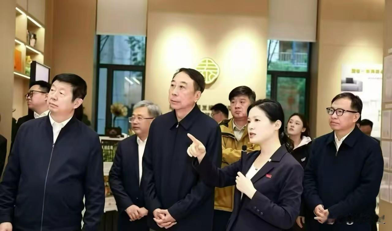 经常和闫学晶拍段子的冯巩开始走基层了冯巩的段子