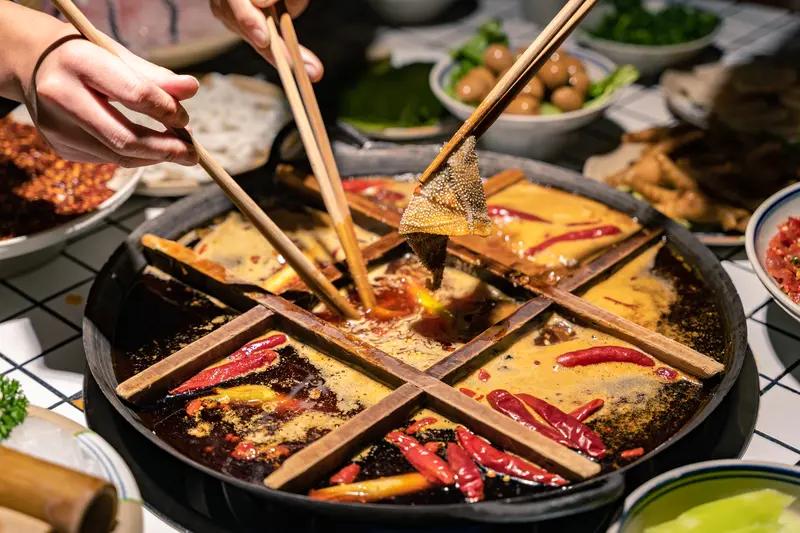 没钱三天不吃饭，想想都觉得可怕，可现实中还真有人经历过。有个90后，小时候家里穷