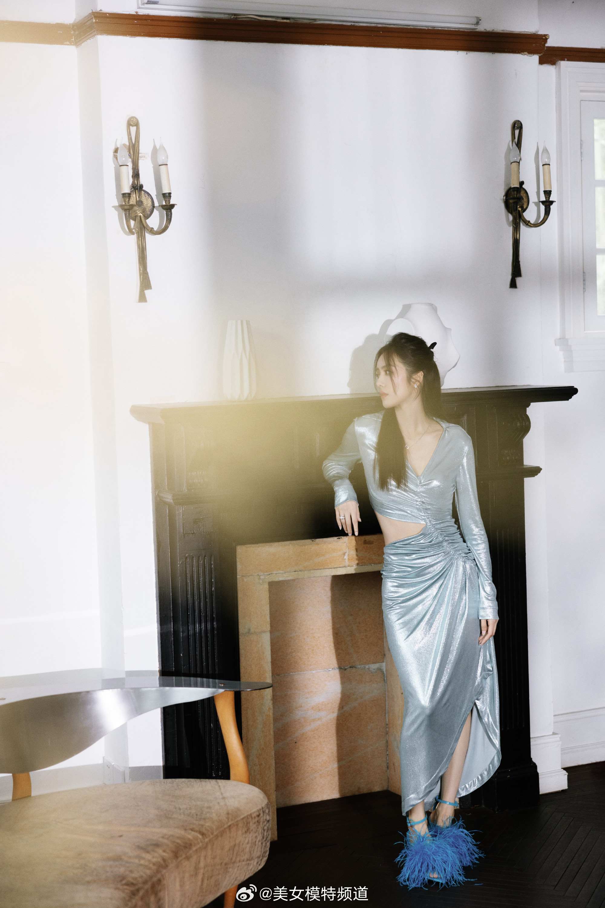 蔡文静蓝色流光裙高级又梦幻