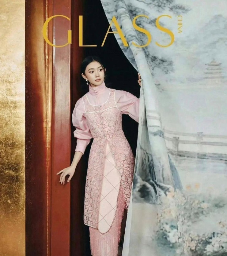 不敢想象刘浩存这件居然是同一件衣服