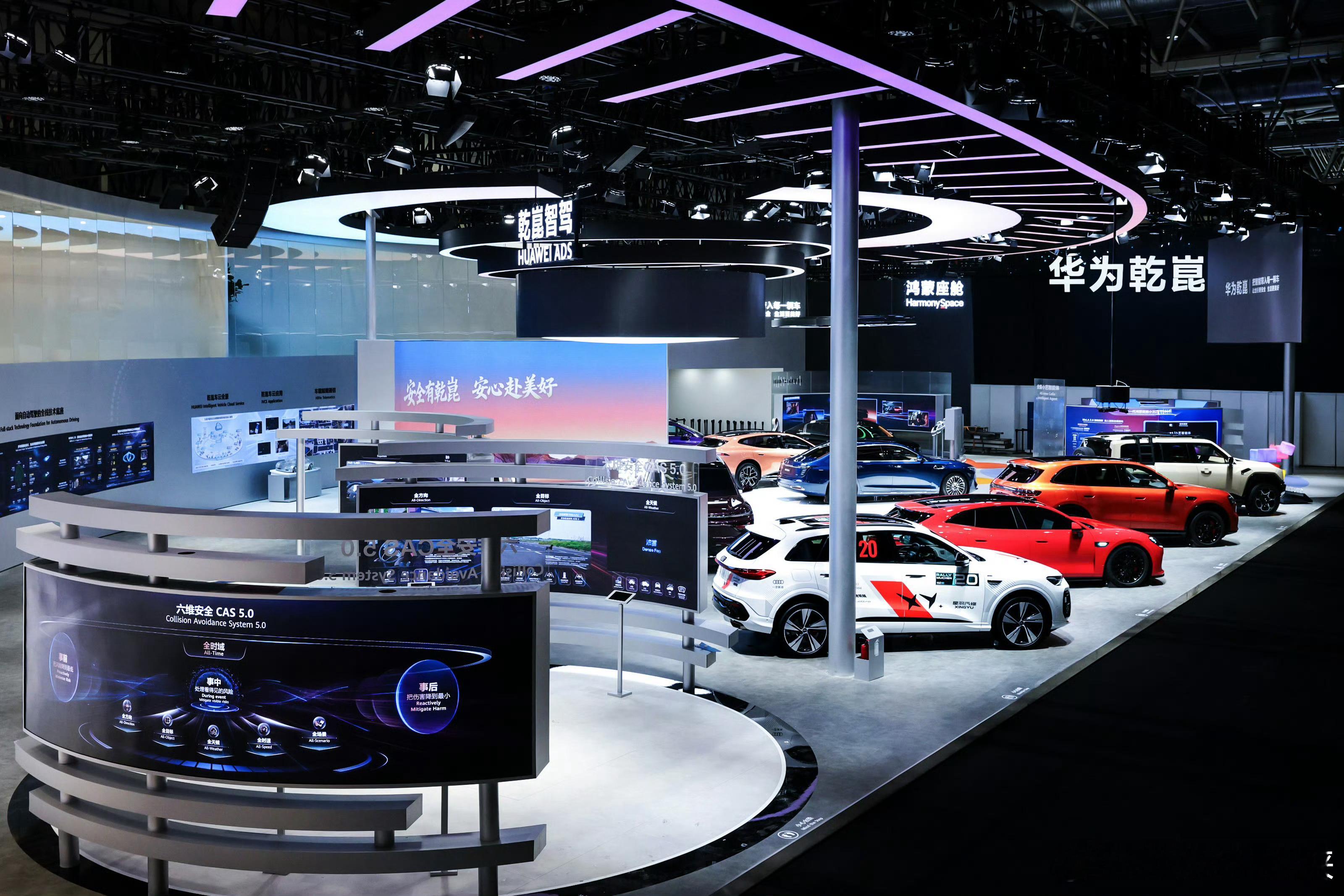 华为乾崑开启内外双融合感知时代很多人买车还在看颜值和动力，我现在更在意“内外都安