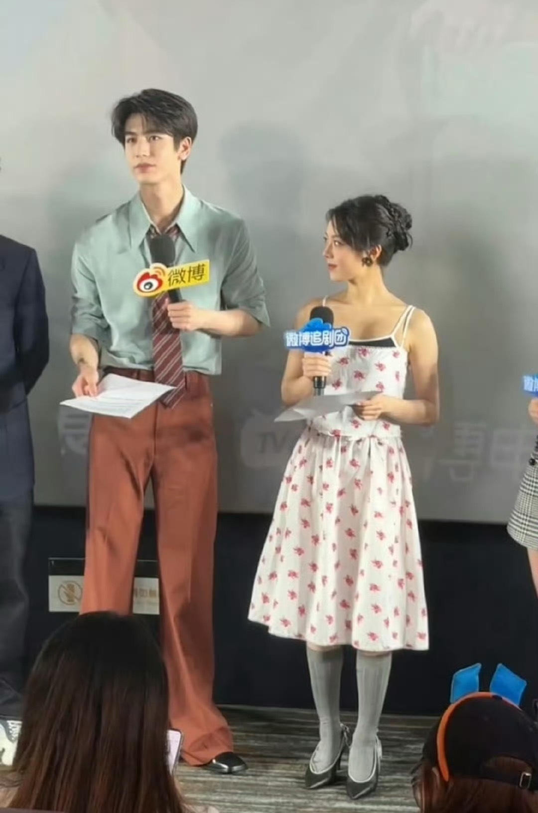 樱桃琥珀直播一时不知道究竟是工作室审美差还是麦天生赏土吃，赵今麦最近的土妞标签是