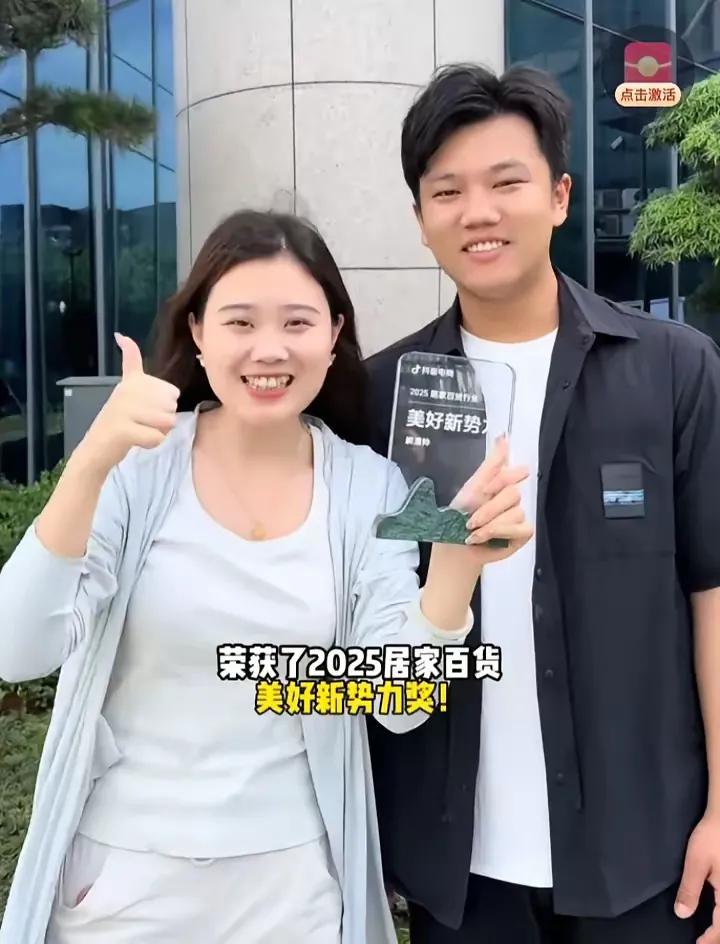 最近，解清帅又有新动态！结束广州直播带货行程后，他没有直接回家，而是奔赴杭州。本