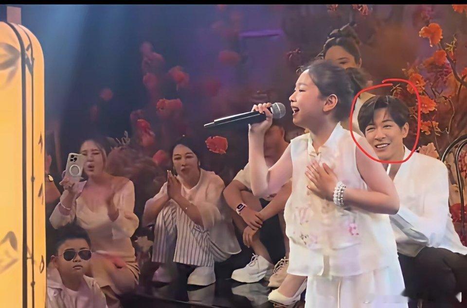 终于知道董璇为什么会选择张维伊了，原因其实不难猜，不只是因为俩人相爱了，还是因为