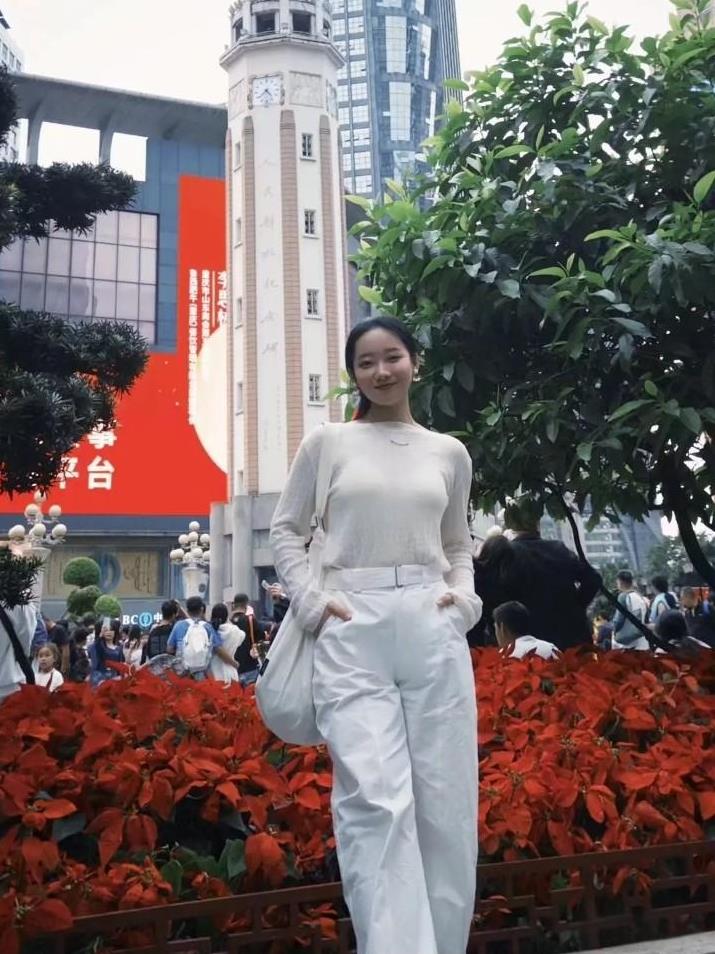 27岁女游客三亚被蛇咬伤去世，6月1日晚，女游客被蛇咬伤，50分钟后被送往三亚中