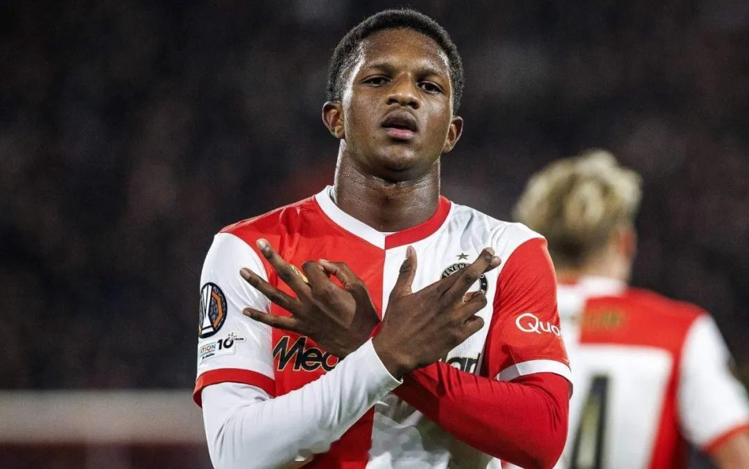 天空体育记者LT消息，曼城正密切关注吉瓦伊罗-里德。报道称，现在还不能保证曼城今