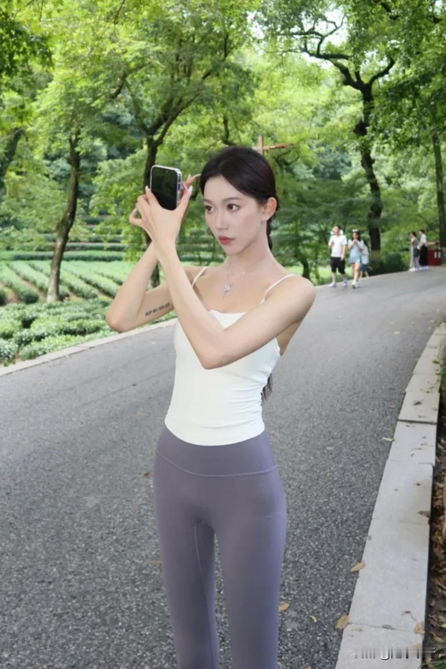 清晨瑜伽裤美女佳作赏析