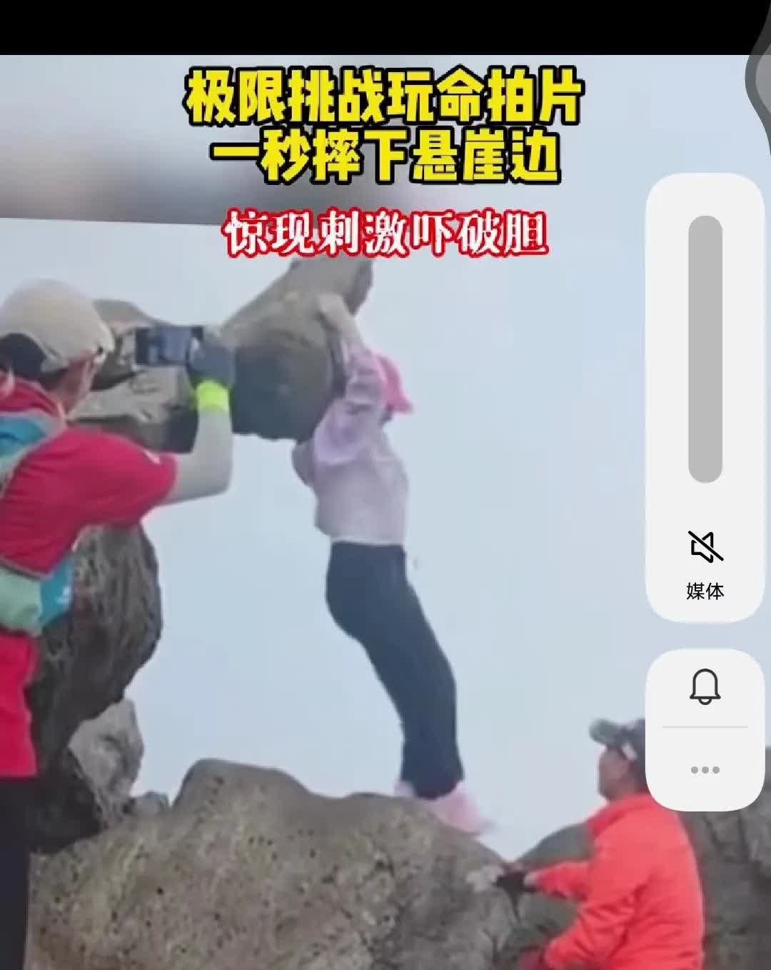 6月28日，一女子不顾朋友的劝阻，非要抓住大石头练健身，忽儿收腹提腿，忽儿前后打