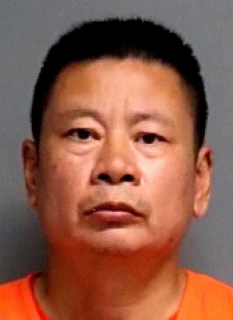 2022年，一名叫陆峰的中国人落地美国旧金山机场，被美国警察突然逮捕，被指控是2