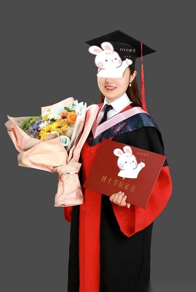 半夜刷到个帖子，差点给我看笑了。一个当爹的，说他35岁的博士闺女没对象，他愁得