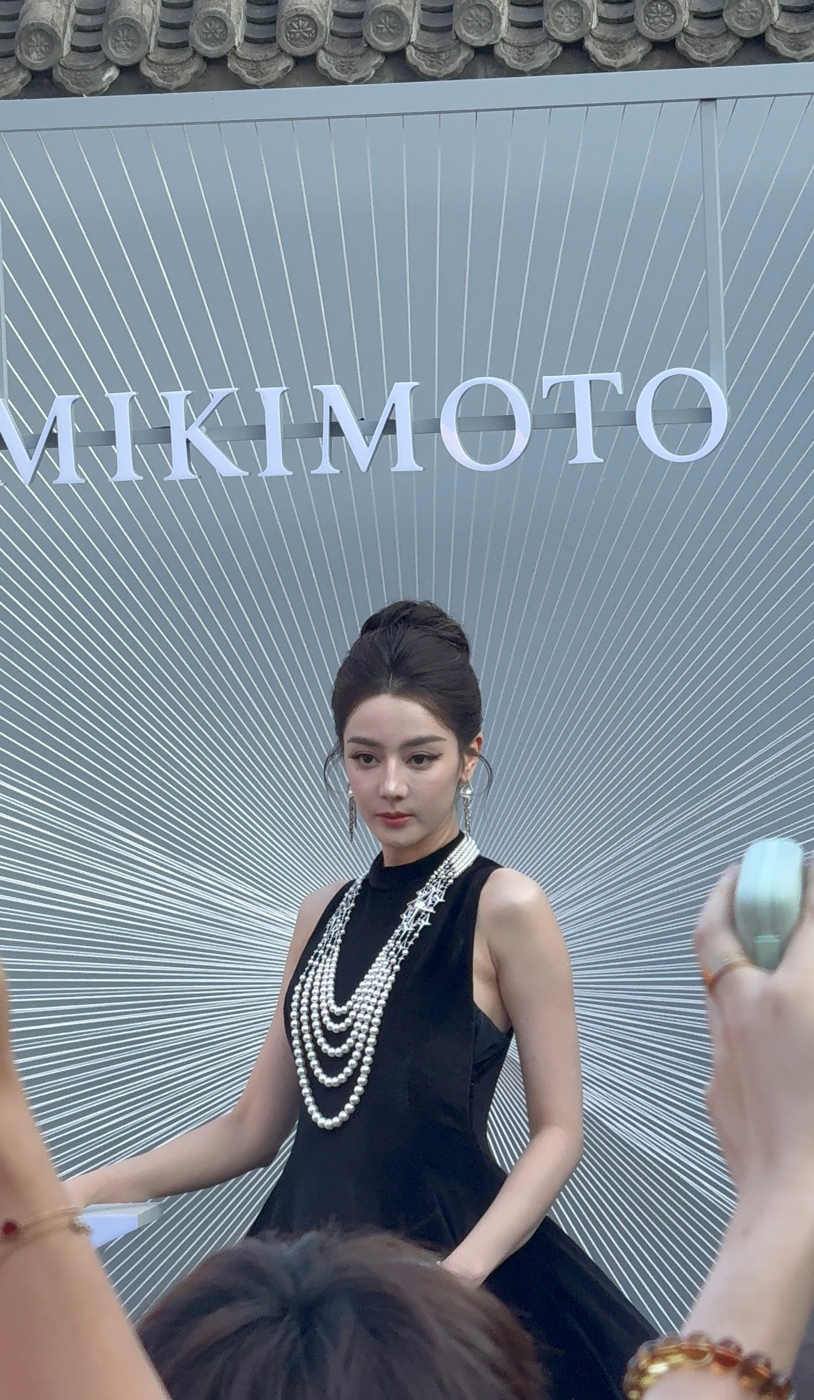 太美～迪丽热巴今日MIKIMOTOL'éclat高级珠宝亚洲首展活动现场身穿