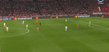 什么叫做成事不足败事有余，诺伊尔就是典型。24欧冠他玩手抛球葬送拜仁欧冠冠军，当