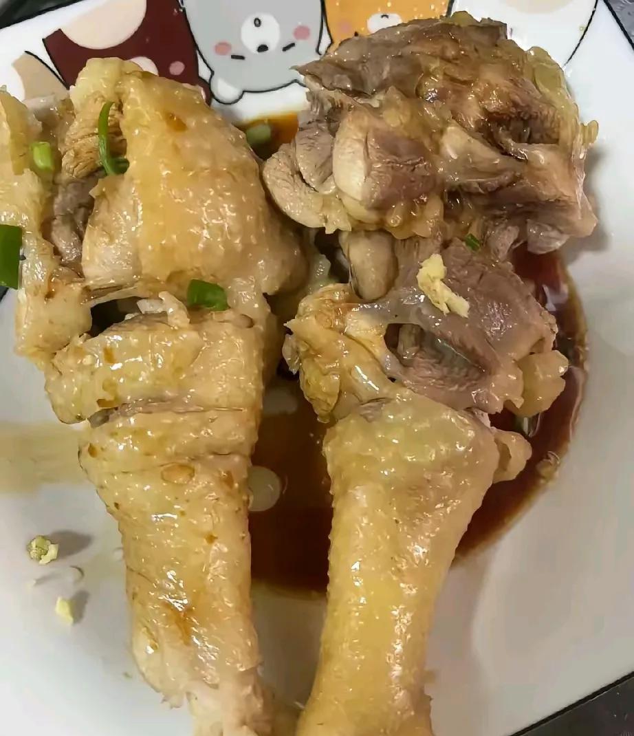 广东人向来有把鸡肶留给最小的小孩子吃的习俗，这一习俗可谓源远流长。在七八十年代