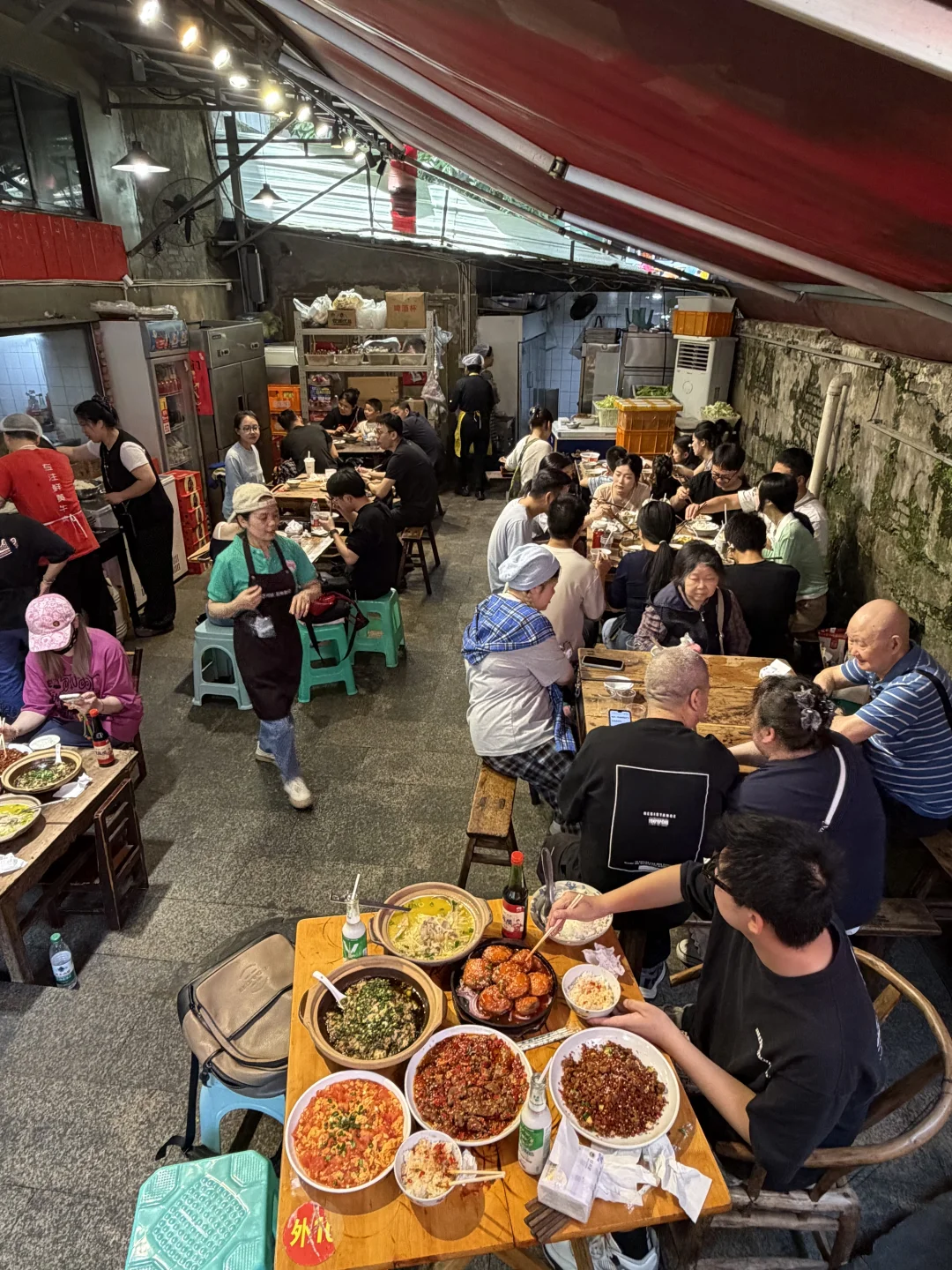 重庆还是这种越破的小店越好吃！！！！！！