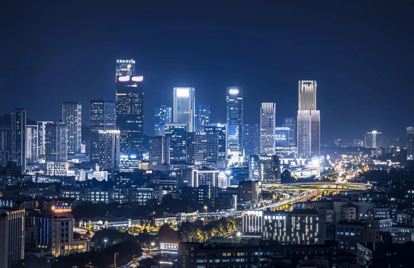 南村万博原来是广州的郊区吗？好现代化的南村万博，万博那个地方作为c...