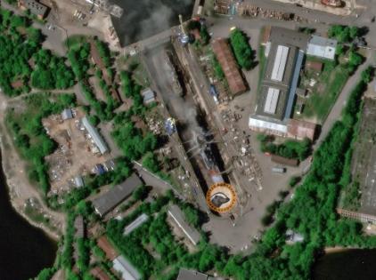 卫星图像来了！6月3日，乌克兰无人系统部队第一独立中心的操作员击中了位于列宁格勒