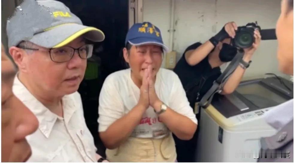 卓荣泰勘灾，妇人痛哭，“我感觉我是二等公民”。网怒呛黄暐瀚，南部选票松动了么？
