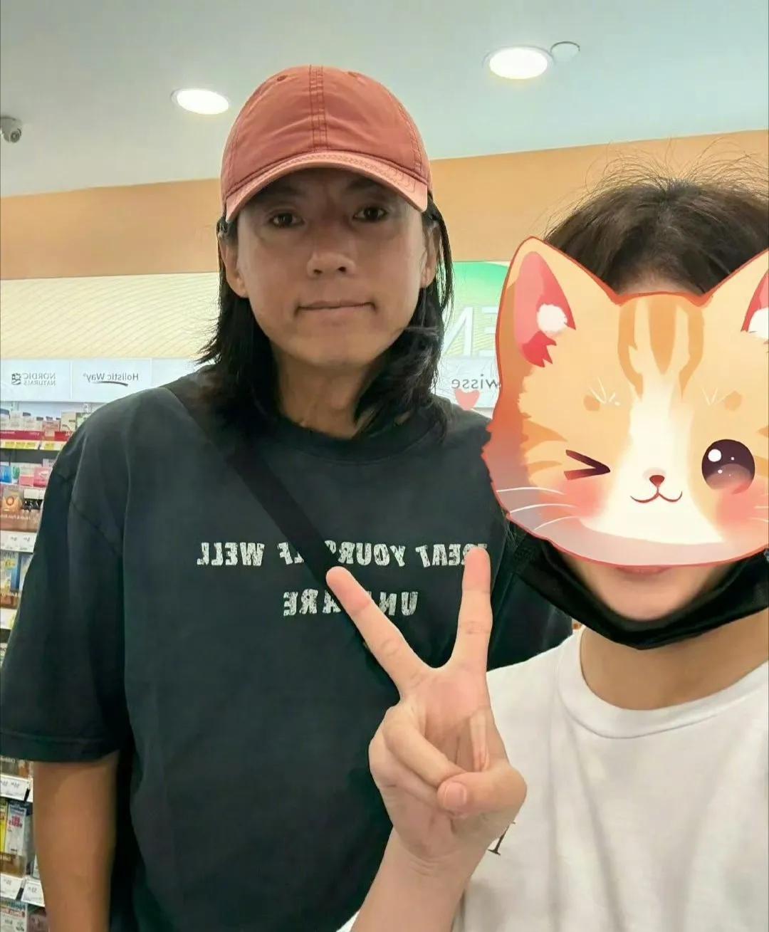 宋宁峰的最新近照被曝光了，才短短半年时间，整个人沧桑得不止一点半点，连面相气质都