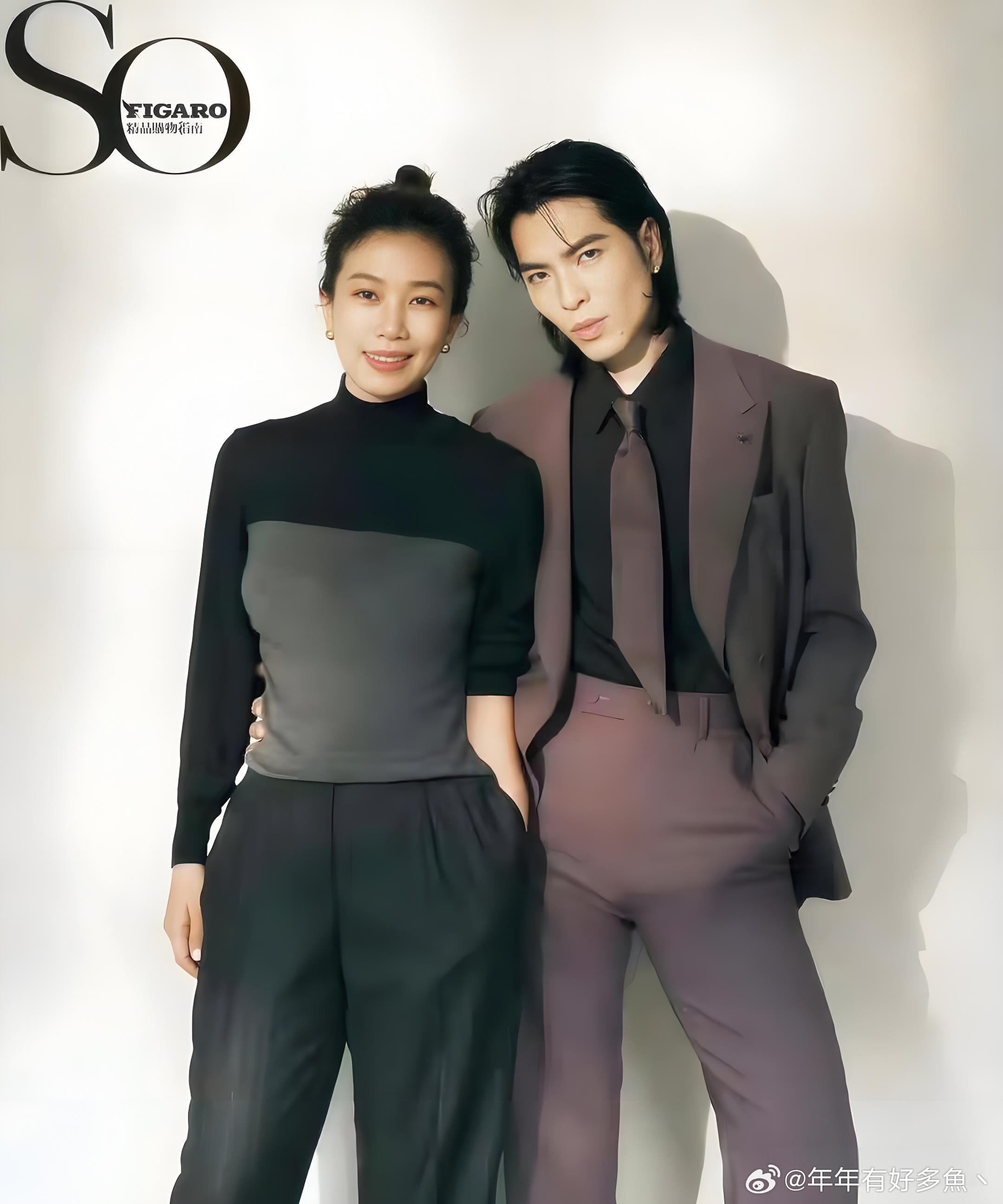 萧敬腾把大14岁妻子养得太好了！夫妻最新杂志封面配一脸，原来老妻少夫也能这么甜。