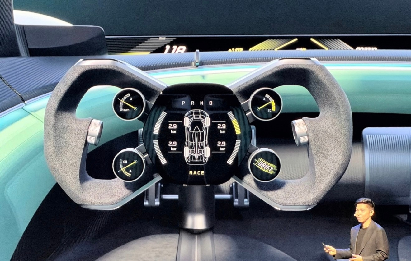 小米超跑亮相就是卖车两年的品牌这个概念车就不是高级来形容了，就是豪，就是大厂的