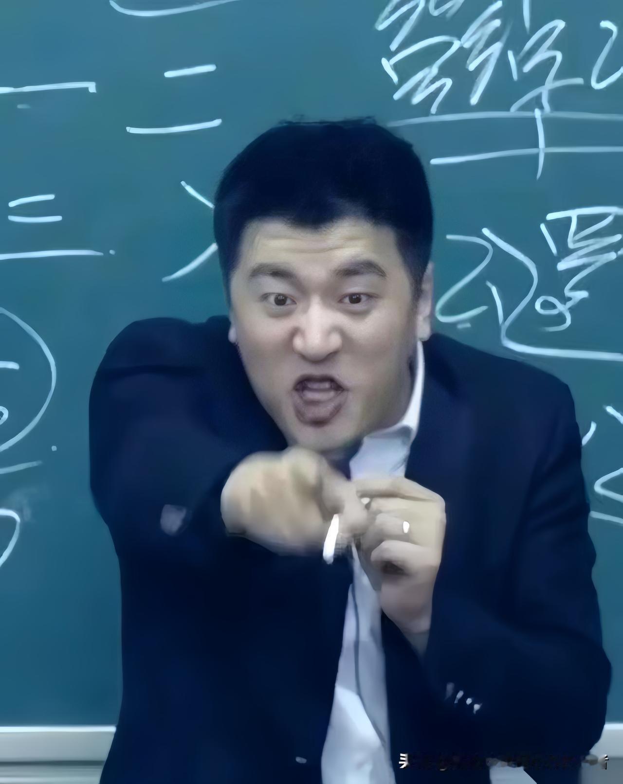 他如果能让我的孩子少走四年弯路，我宁可被他骂成灰孙子！张雪峰这事儿吵翻了天