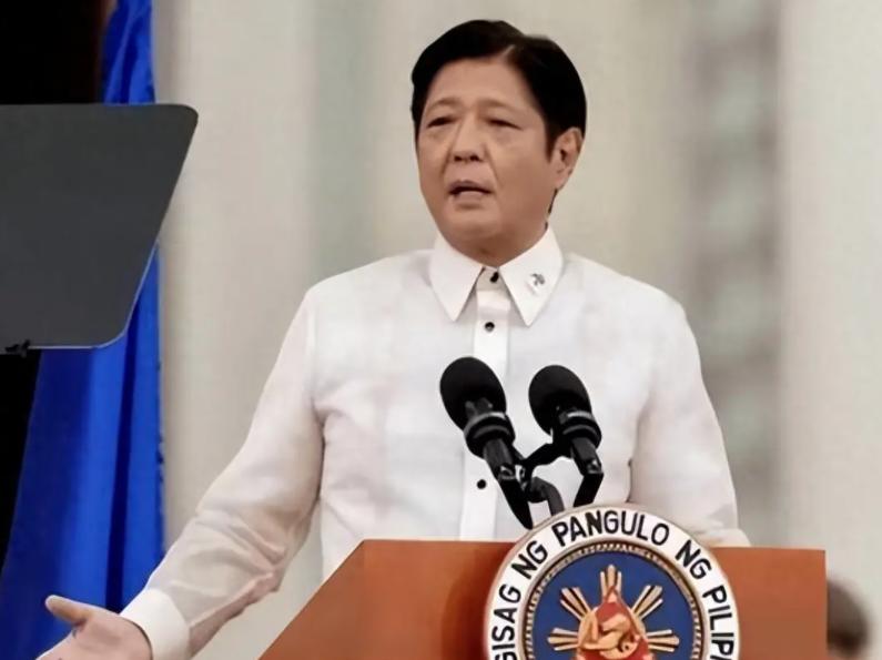 现在非常奇怪的是菲律宾，它之前在南海不停地撒泼耍赖，结果最近日本狂叫期间，它居然