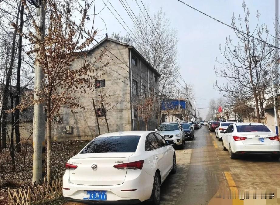 回到农村老家才两三天，12月5日报道，我发现了一个很扎心的事实在农村不管有钱没有