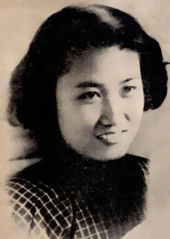 1975年4月，张志新在狱中咬破手指写下带血的绝命书，两天后她在悄无声息的夜幕下