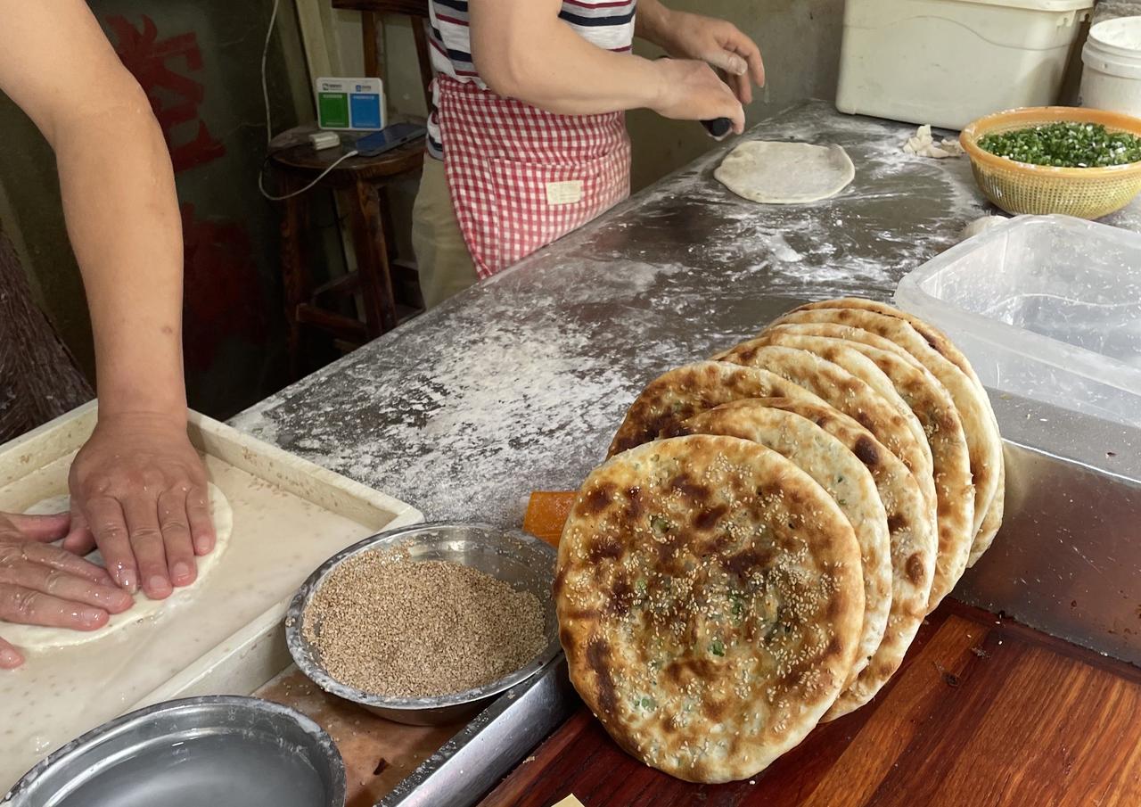 湖北应城的猪油饼，我就爱这一口。和老板要一个，或三十个，老板都毫不在乎，他们家