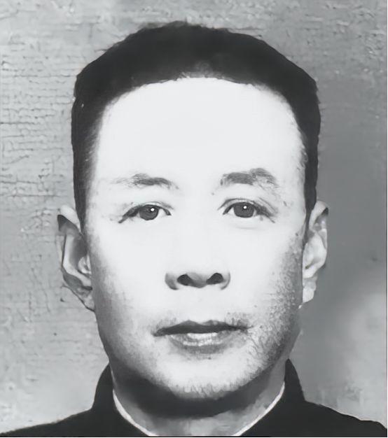 1939年深秋，山西垣曲，国民党第十四军军部。彭德怀从延安返回太行山前线，途经第