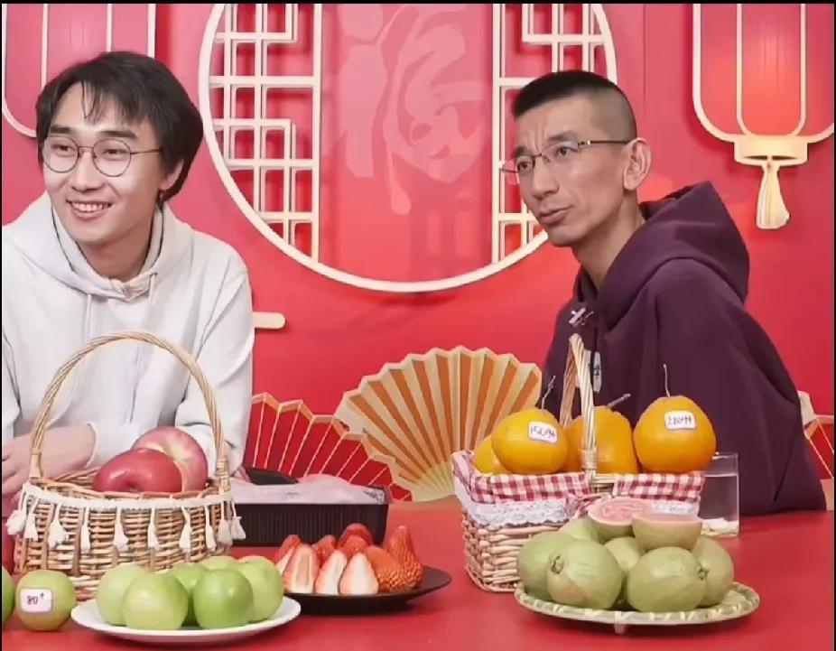 明明又爆料了！东方小孙接替YoYo成为东方甄选最大的漏勺。冯冯双播的冯美丽表