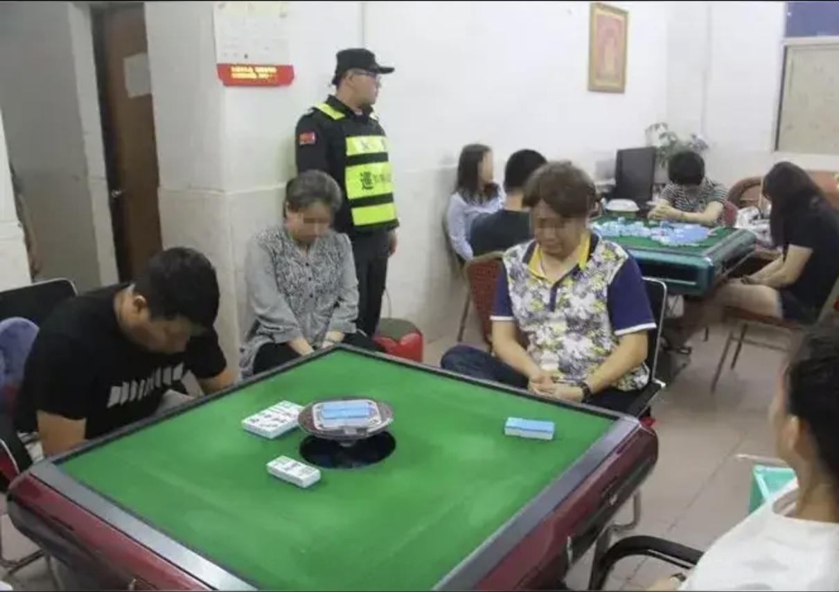 十赌九输，赌博是毁掉人生的无底深渊世间千万种谋生路，唯独赌博是最毒的歧途。